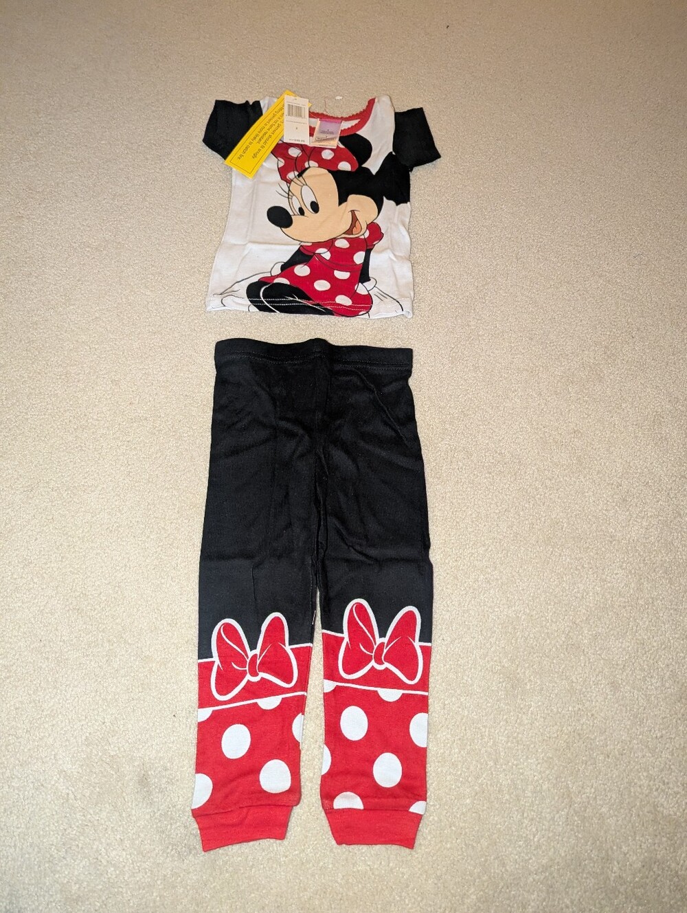 Nwt Minnie Mouse pjs sz 2 girls